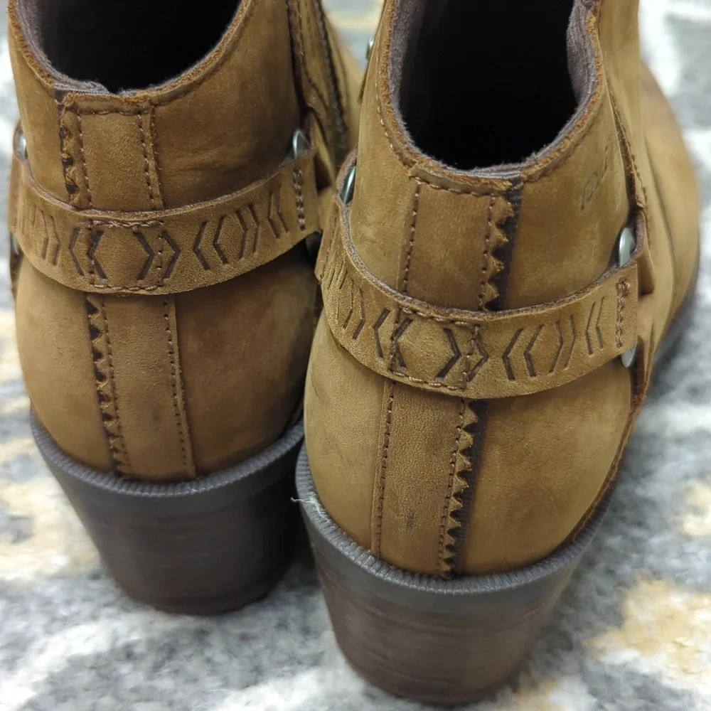 Teva 'Foxy' Waterproof Leather Ankle Boots - Picture 11 of 11